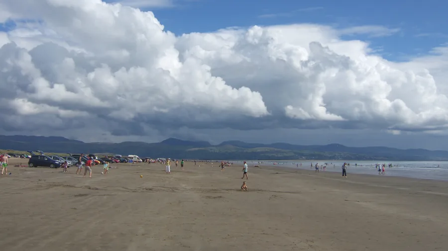The wide sands of Black Rock Sands on Tremadog Bay with the hills of Eryri behind, Gwynedd.
