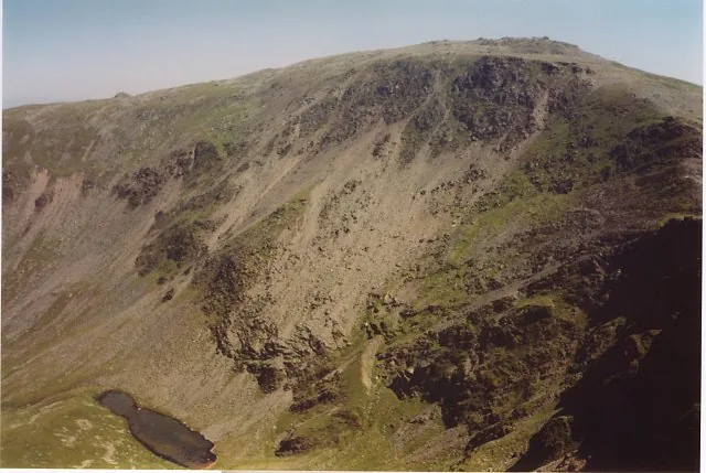 Carnedd Llewelyn's broad summit ridge above the Ogwen valley