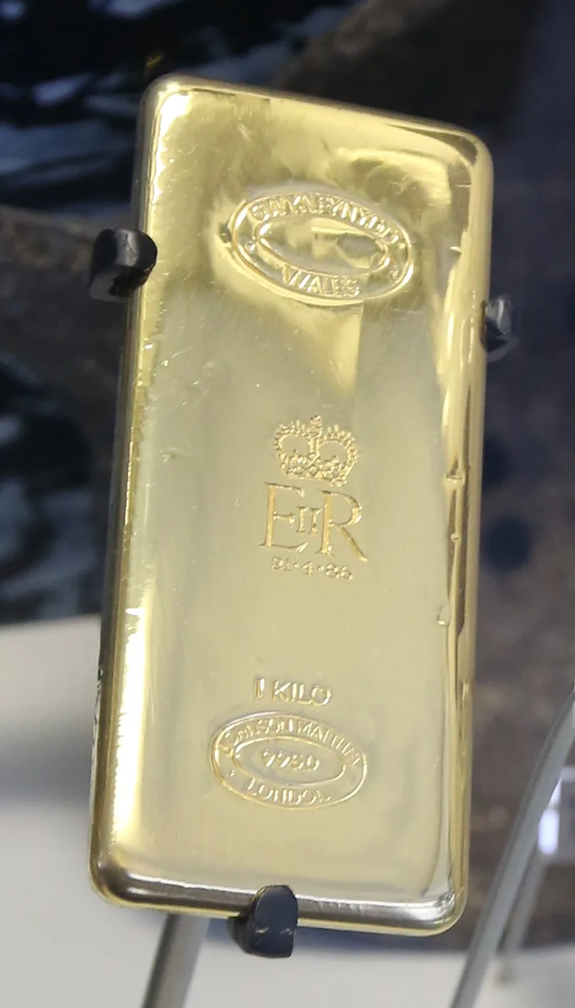 A 1kg gold ingot from the Gwynfynydd mine, engraved with the mine's name and the date of the Queen's 60th birthday gift.