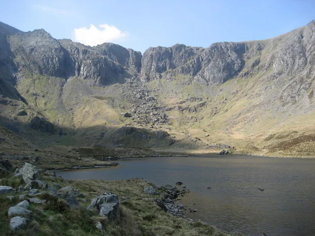 Twll Du: the cleft above Cwm Idwal
