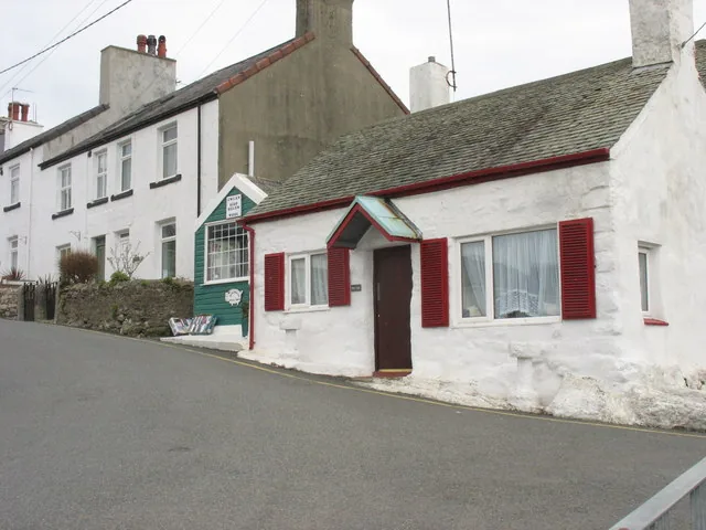 Pen-lan cottage and Y Siop Wlan above Moelfre harbour