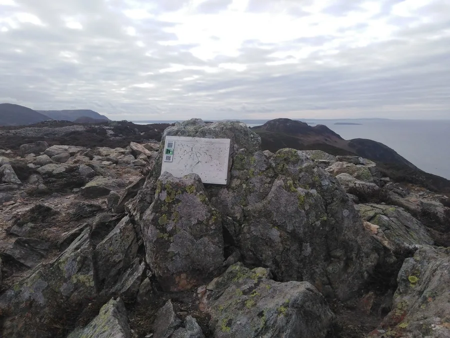 Mynydd y Dref's summit ridge, with the ramparts of Castell Caer Seion hillfort along the top.