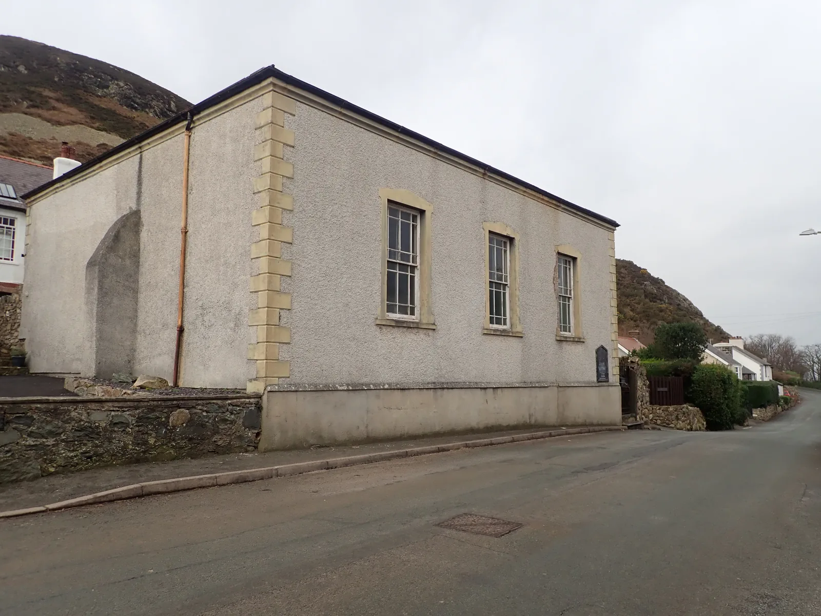 Horeb Chapel at Dwygyfylchi, a plain rendered chapel standing gable-end to the road